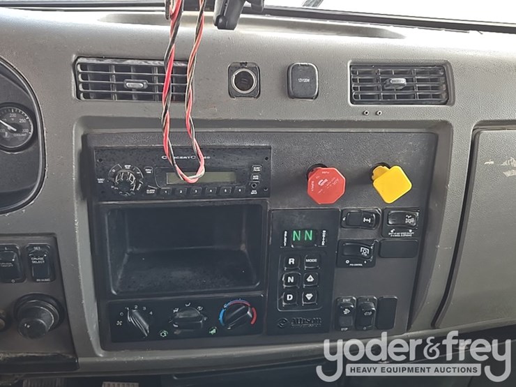 2014-peterbilt-348-image-69