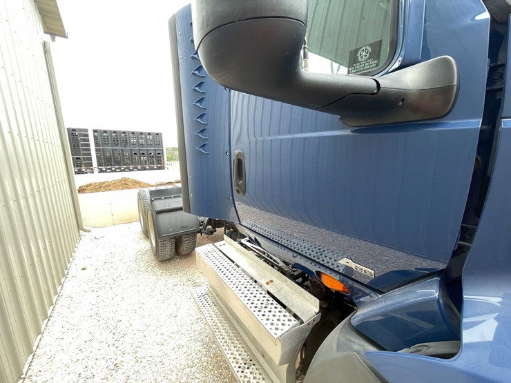 #108-•-2020-international-semi-tractor-(has-wi-title)-(denmark,-wi)-image-23