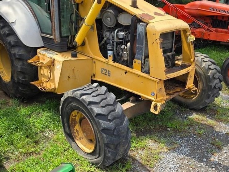 new-holland-555e-image-6