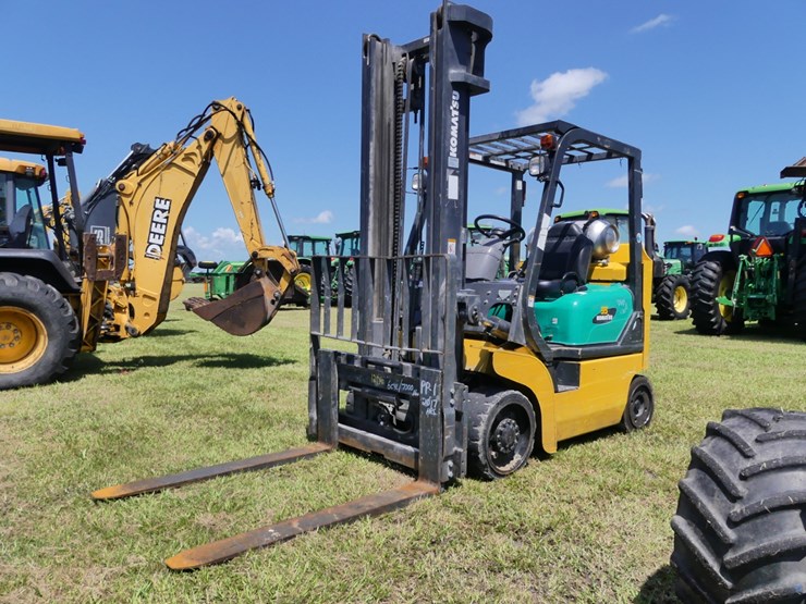 kamatsu-fg-35bcs-8--lp-warehouse-forklift-image-1