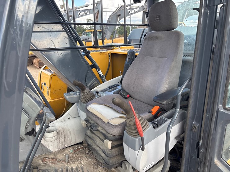 2022-deere-160g-lc-image-15