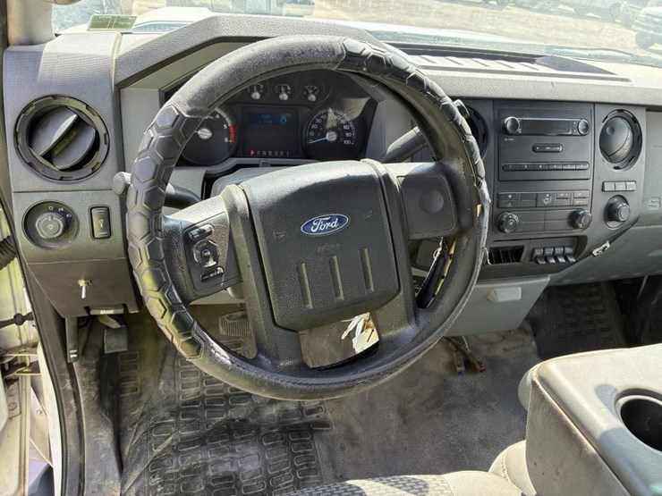 2011-ford-f550-image-17