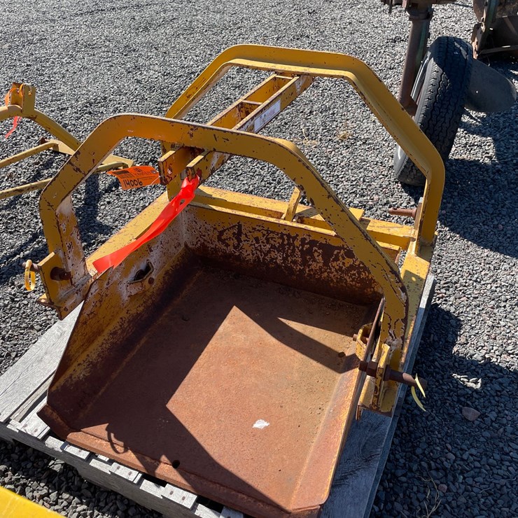 #639 • King Kutter 3-PT Reversible Dirt Scoop (Mason, WI)