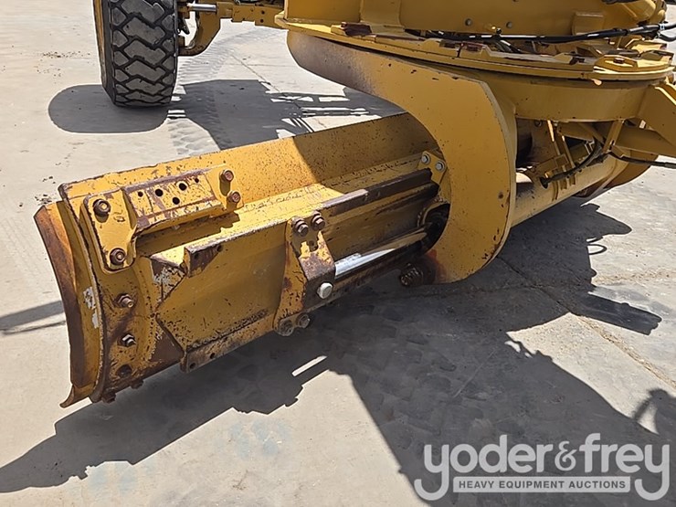 2016-caterpillar-140m3-awd-image-26