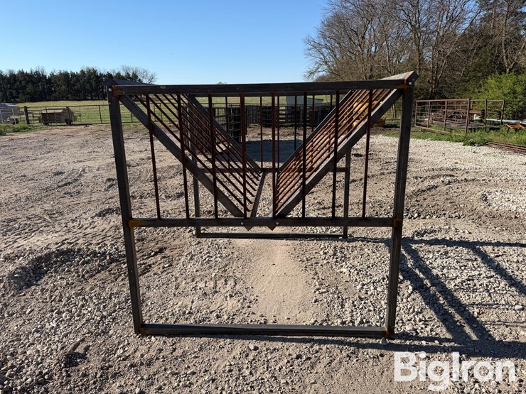 standing-hay-feeder-image-8