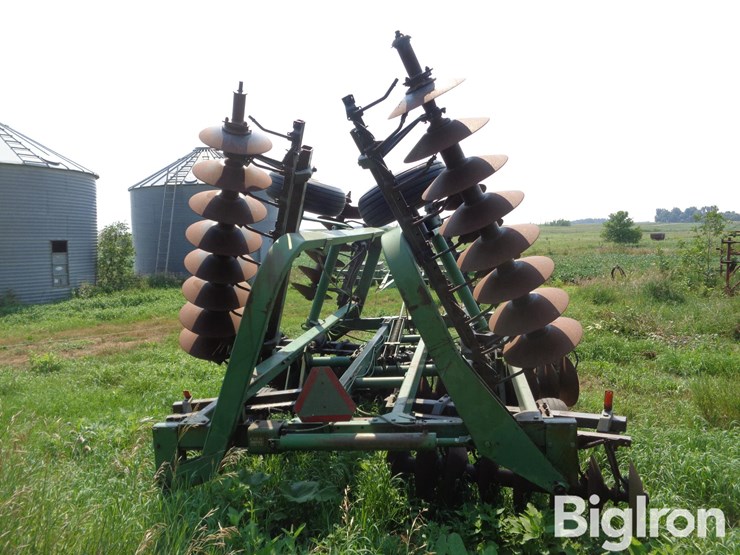 john-deere-235-image-6