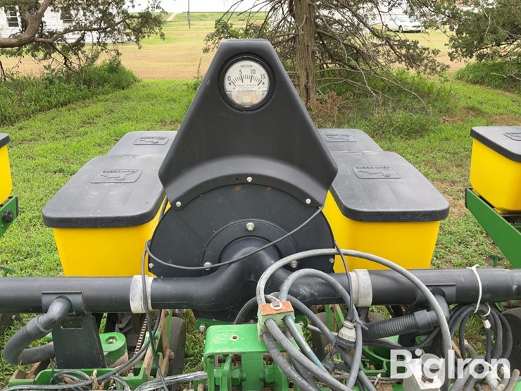 john-deere-1700-image-12