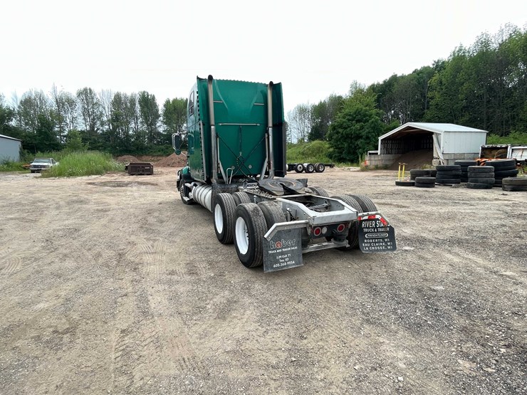 #114-•-2011-mack-semi-tractor-(has-wi-title)-(denmark,-wi)-image-7