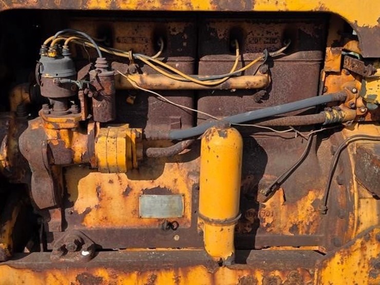 minneapolis-moline-tractor-(not-running)-114-image-18