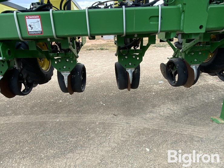 2020-john-deere-1725-image-20