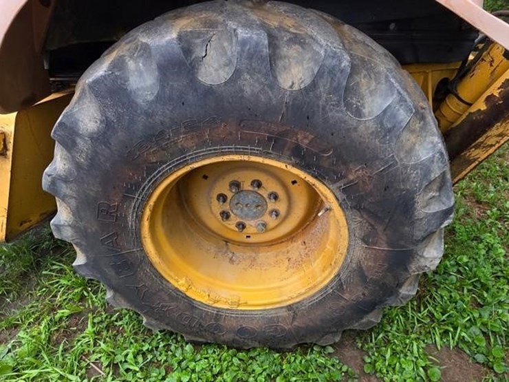 new-holland-555e-image-21