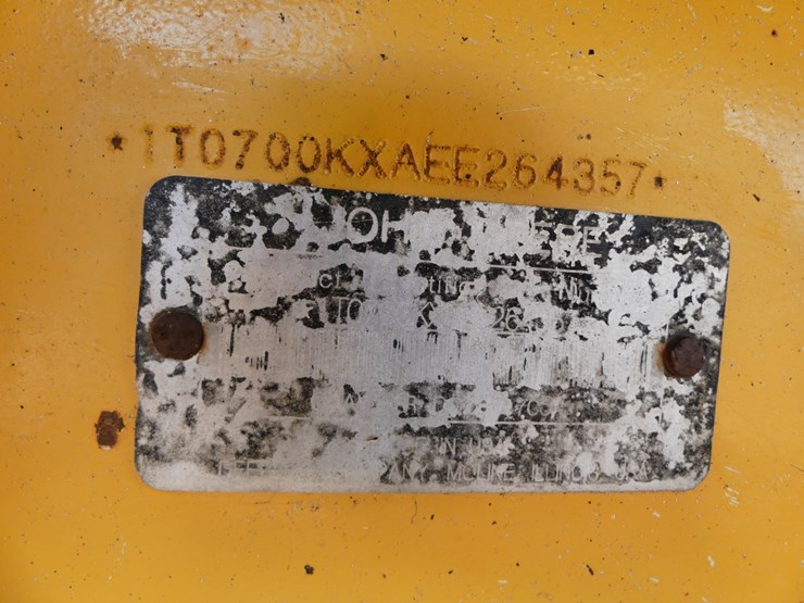 2014-deere-700k-lgp-image-19