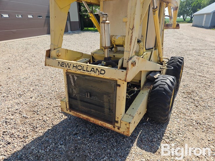new-holland-l775-image-15