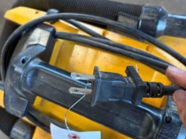dewalt-portable-vac-image-3