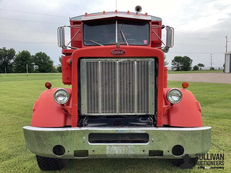 1986-peterbilt-349-image-2