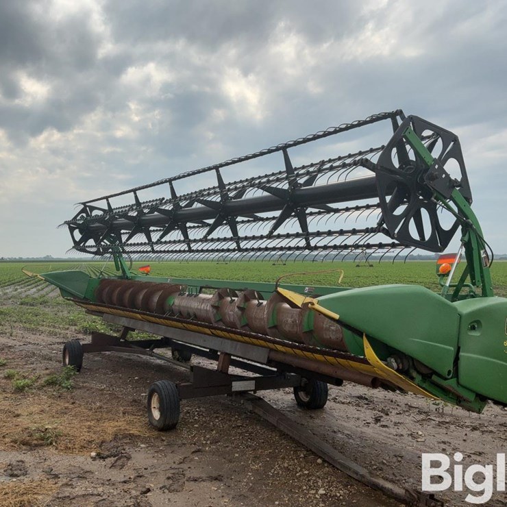 2015 JOHN DEERE 630F