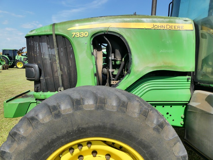 john-deere-7330-image-11