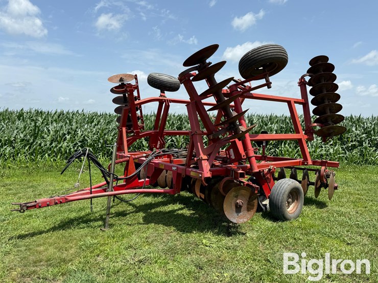 massey-ferguson-820-image-1