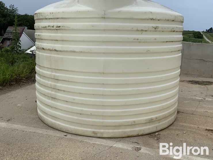 1200-gal-vertical-poly-liquid-tank-image-12