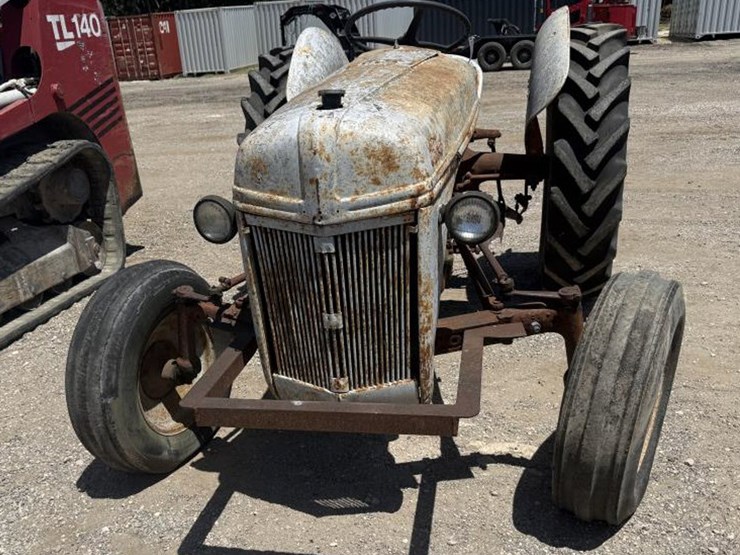 ford-tractor-image-2