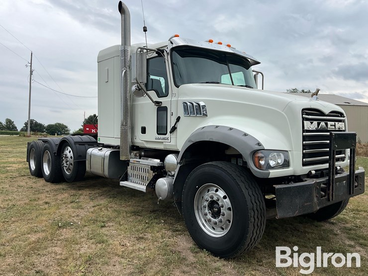 2015-mack-granite-gu713-image-3