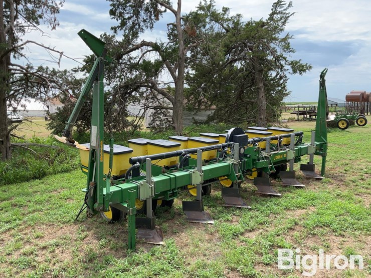 john-deere-12-image-3