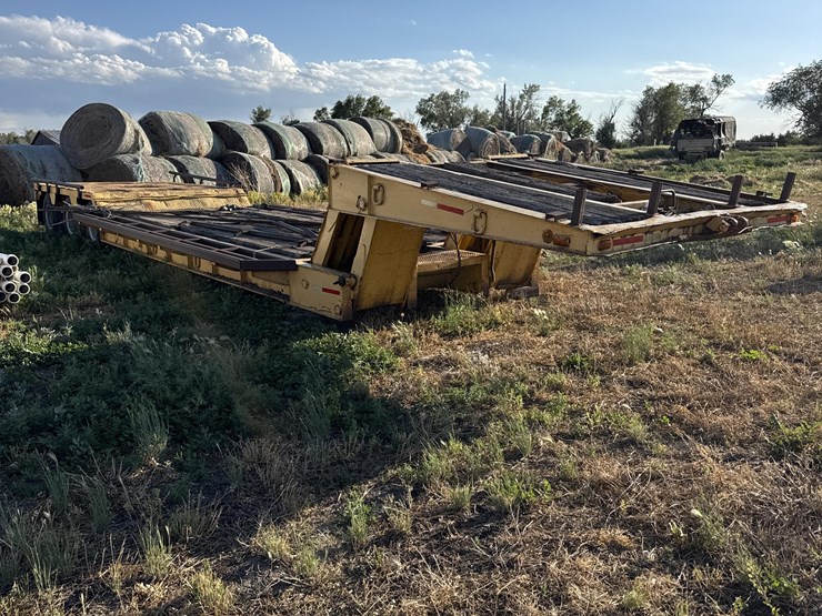 1979-transport-pfgtx-t1-35dw-tri/a-folding-neck-lowboy-image-3