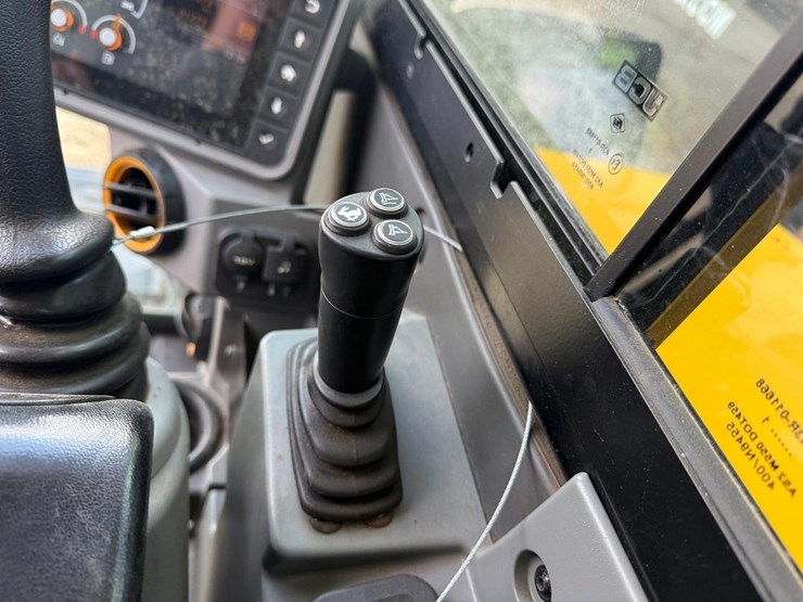 2021-jcb-48z-1-image-24