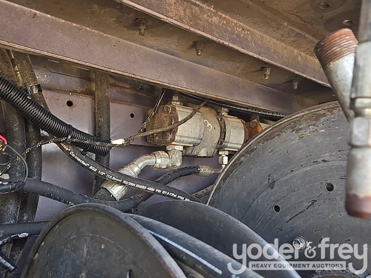 2012-peterbilt-348-image-51