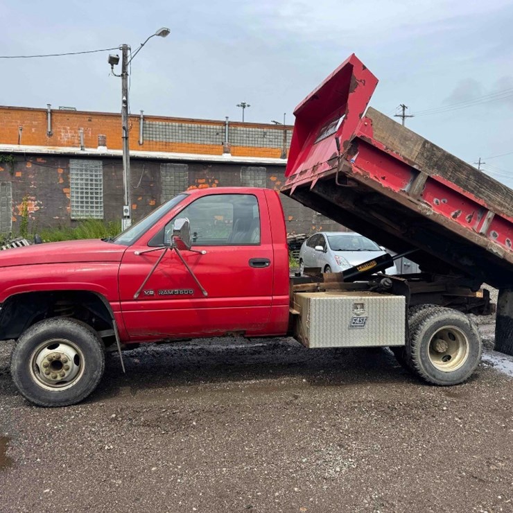 1996 DODGE 3500