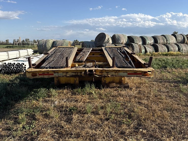 1979-transport-pfgtx-t1-35dw-tri/a-folding-neck-lowboy-image-2