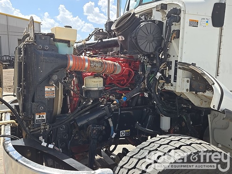 2014-peterbilt-348-image-43
