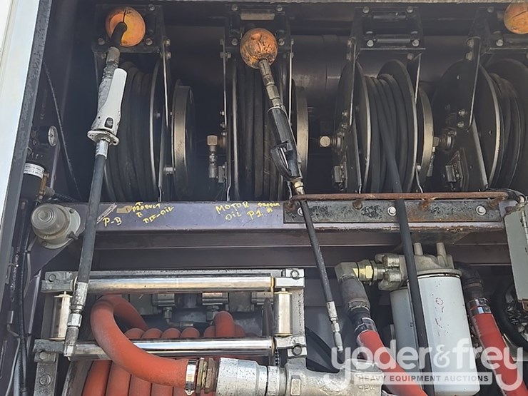 2012-peterbilt-348-image-45