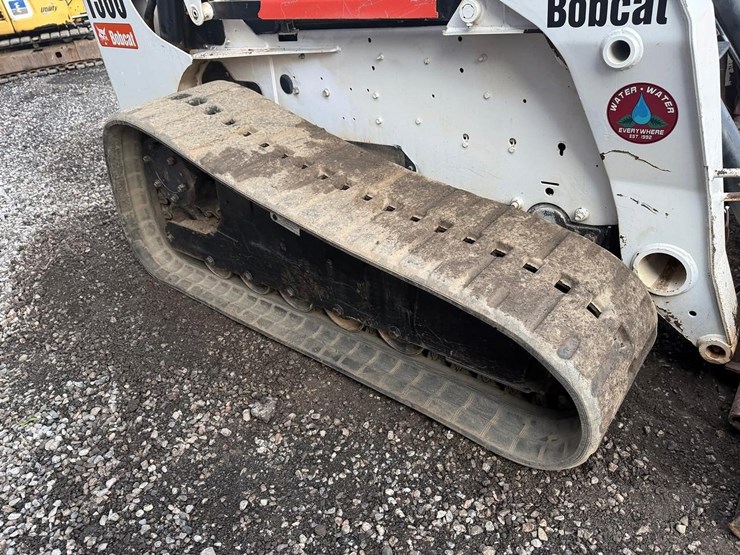 2008-bobcat-t300-image-12