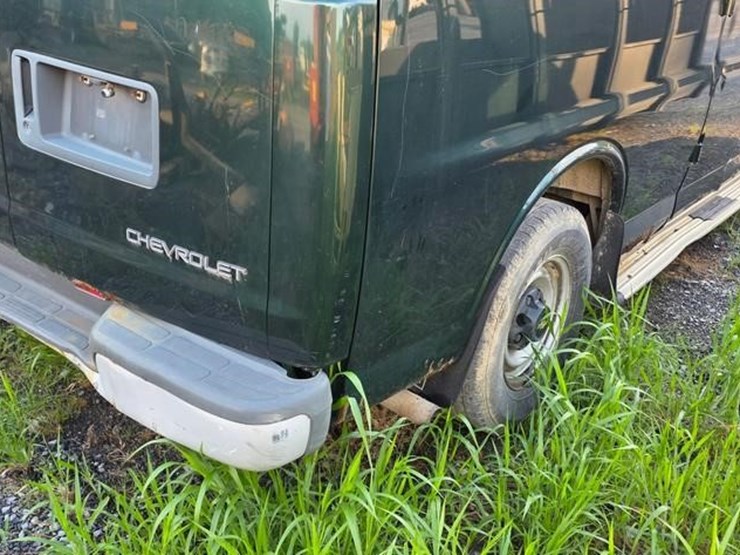 2001-chevrolet-express-3500-image-19