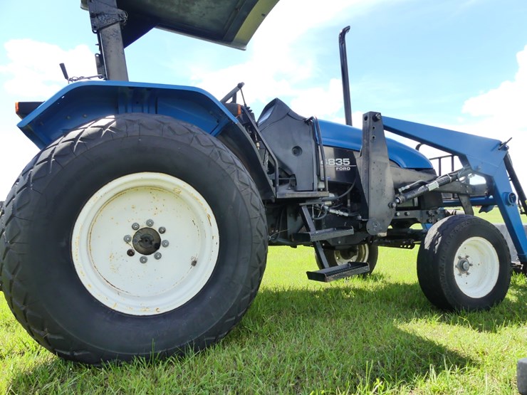 new-holland-4835-image-6