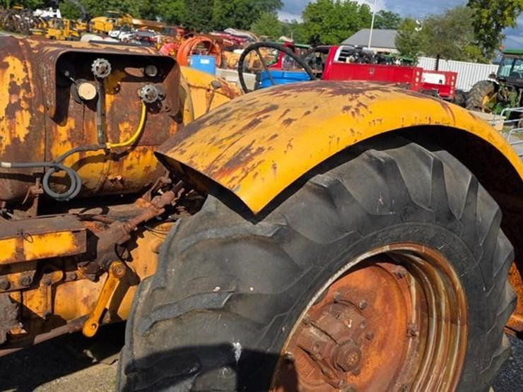 minneapolis-moline-tractor-(not-running)-114-image-9