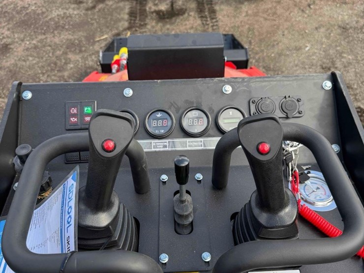 new-sdlool-co-kubota-diesel-stand-on-skidloader-model-sl-v1000-image-8