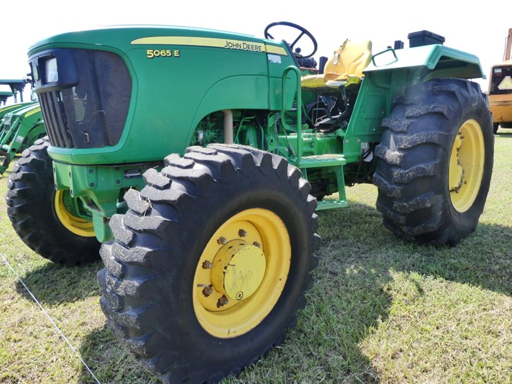 2011-john-deere-5065e-image-2