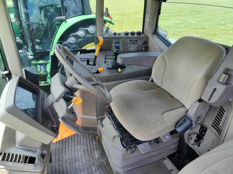 john-deere-6125m-image-12