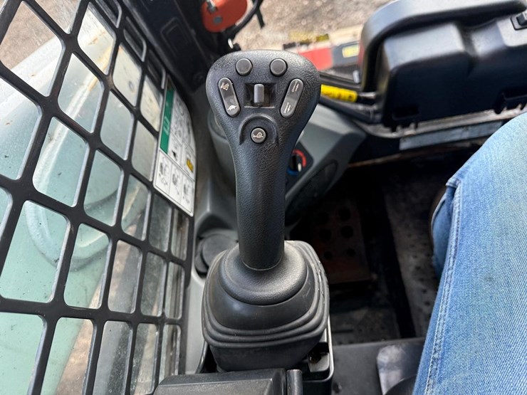 2021-bobcat-s590-image-21