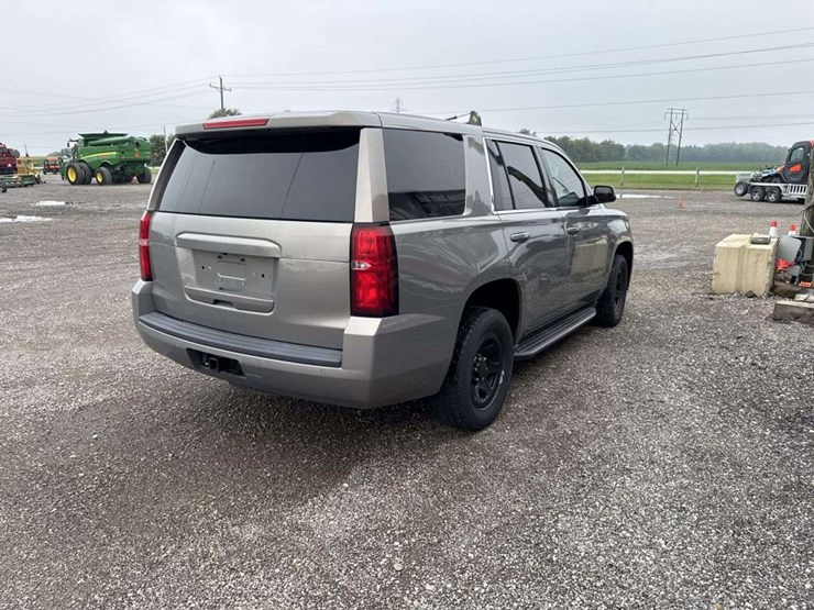 2017-chevrolet-tahoe-image-3