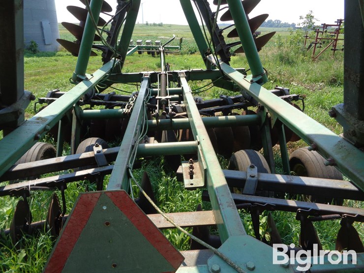 john-deere-235-image-18