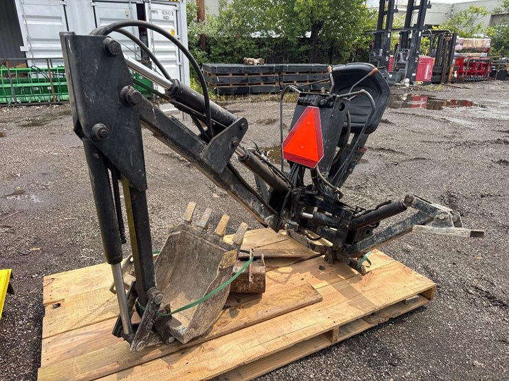 kelly-co-3-point-hydraulic-backhoe-attachment-w-3-buckets-model-b-10-image-1