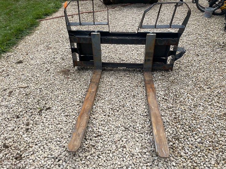 #904-•-bobcat-severe-duty-pallet-forks-(sun-prairie,-wi)-image-2