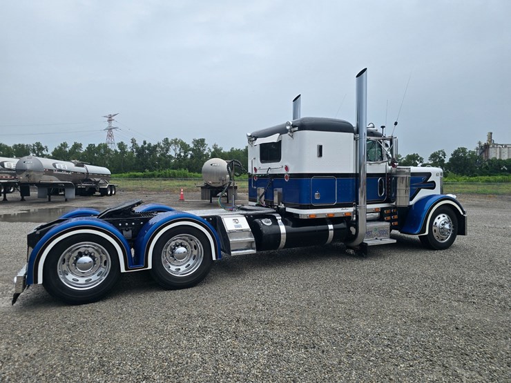 2000-peterbilt-379-image-19