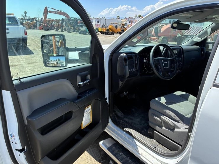 2015-gmc-sierra-2500hd-image-16