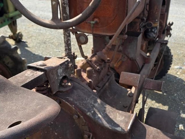 farmall-f20-tractor-(not-running)-image-20