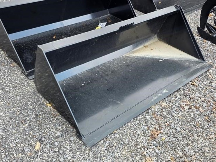 new-swict-66"-skidloader-bucket-image-1