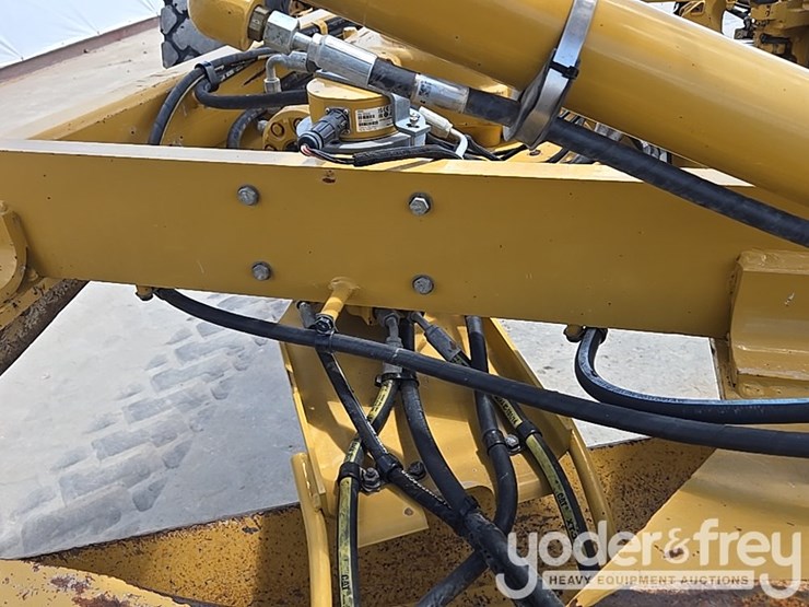 2016-caterpillar-140m3-awd-image-30